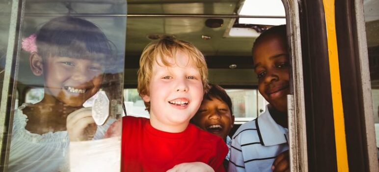 Envoyer son enfant en colonie de vacances : les conseils et informations à détenir