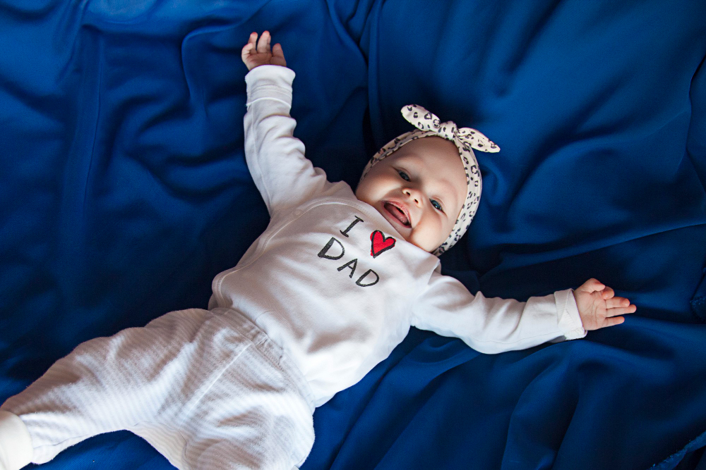 bébé bien habillé