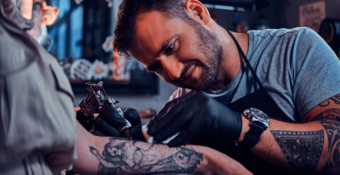 se faire tatouer